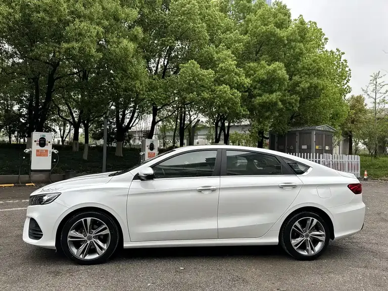 Geely Binrui 200 T DCT Colorful