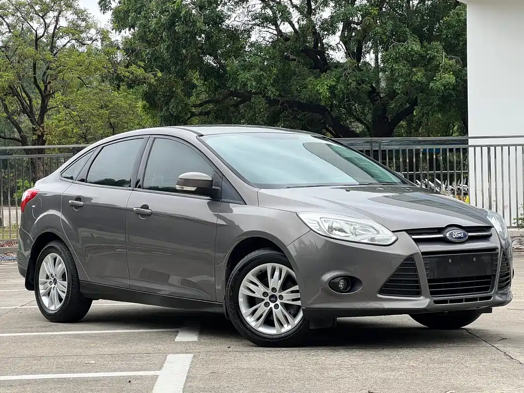 Focus Sedan 1.6 L Manual Comfort