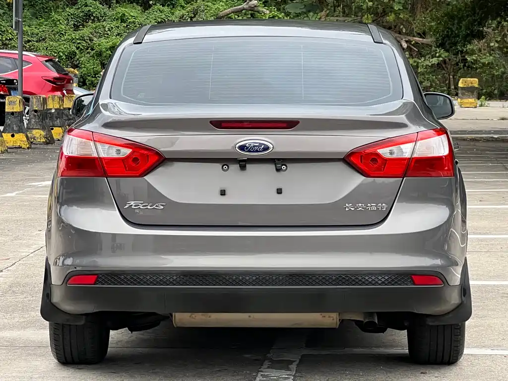 Focus Sedan 1.6 L Manual Comfort