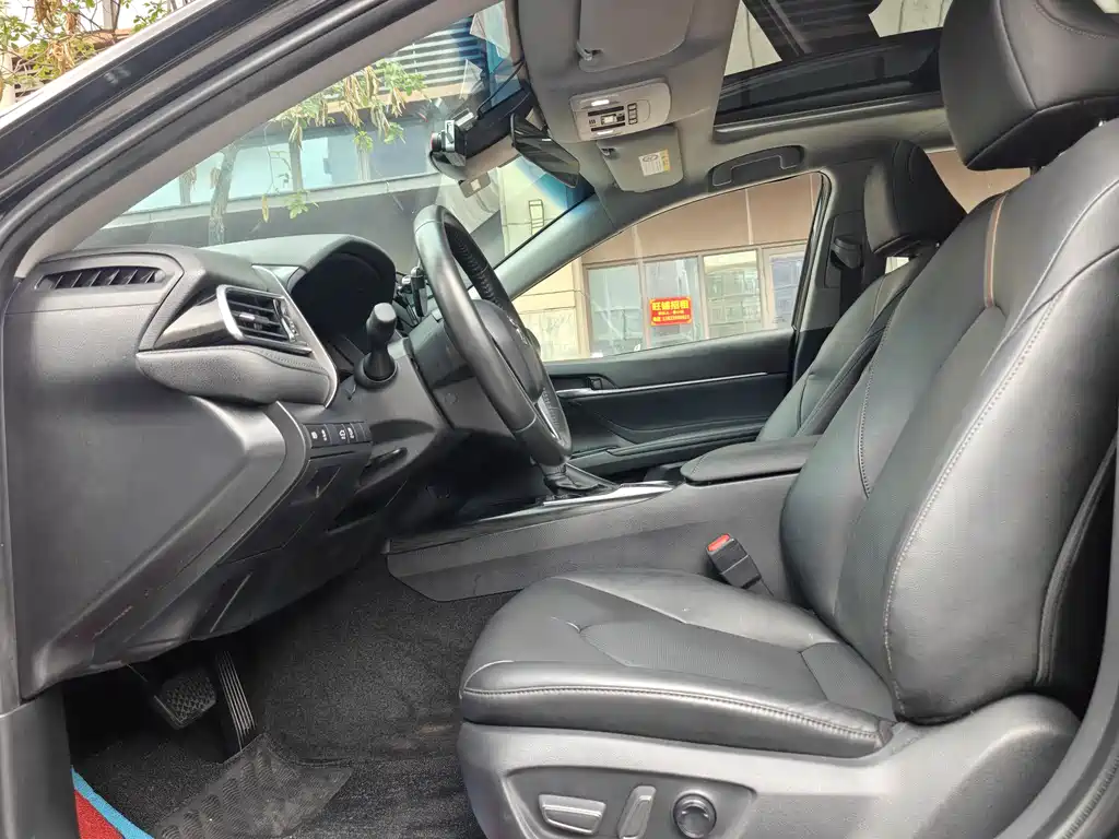Camry Dual Engine 2.5 HS Sharp Style