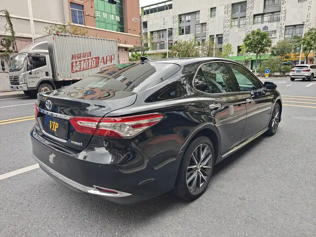 Camry Dual Engine 2.5 HS Sharp Style