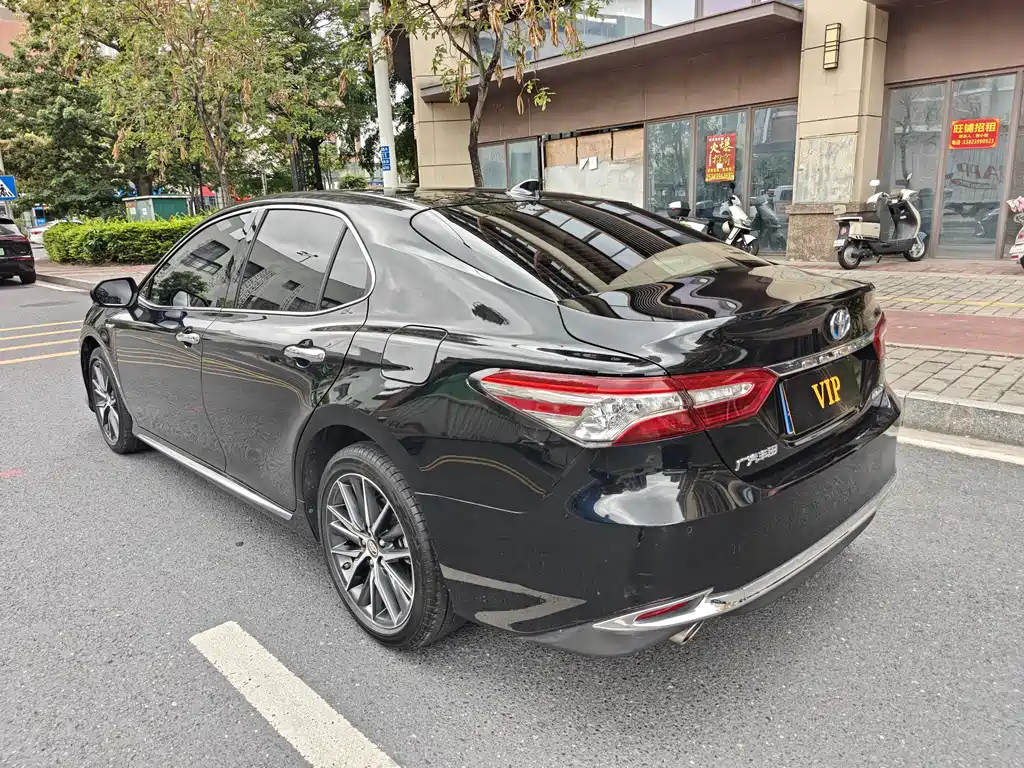 Camry Dual Engine 2.5 HS Sharp Style