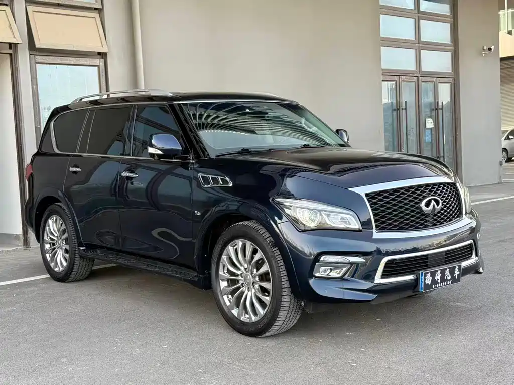 Infiniti QX80 5.6 L 4 WD