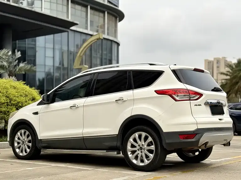 Ford Kuga 2.0 L GTDi 4 WD Elite