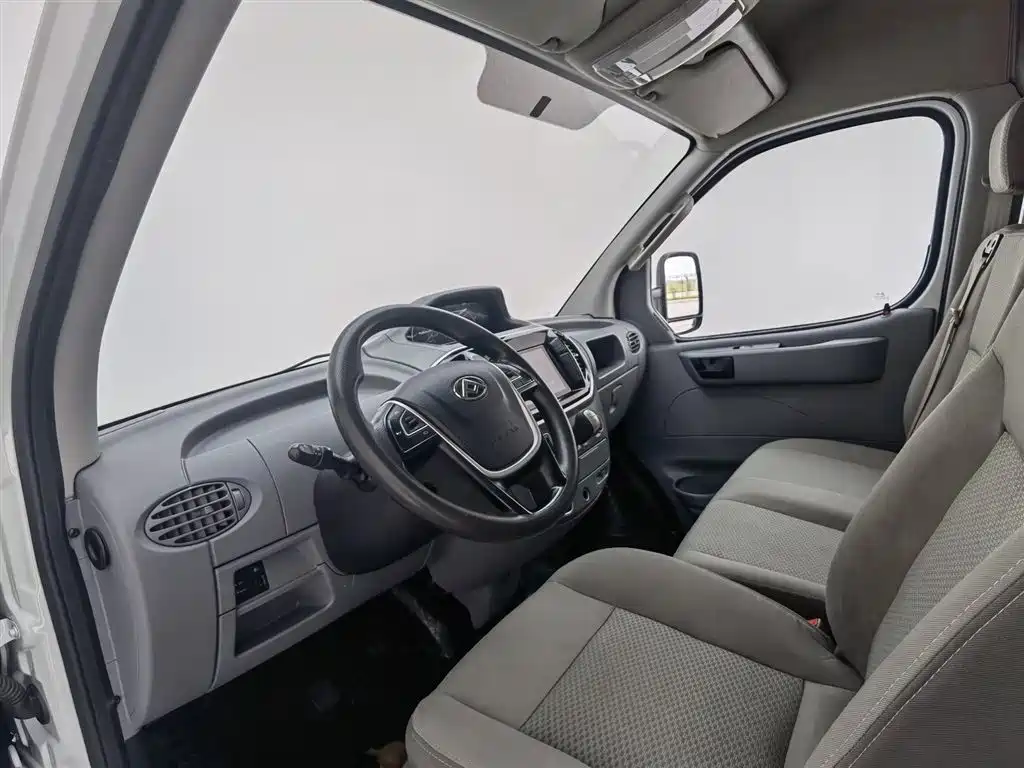 Xintu V80 2.5 T Manual Classic SWB Mid Roof 2 3-seat