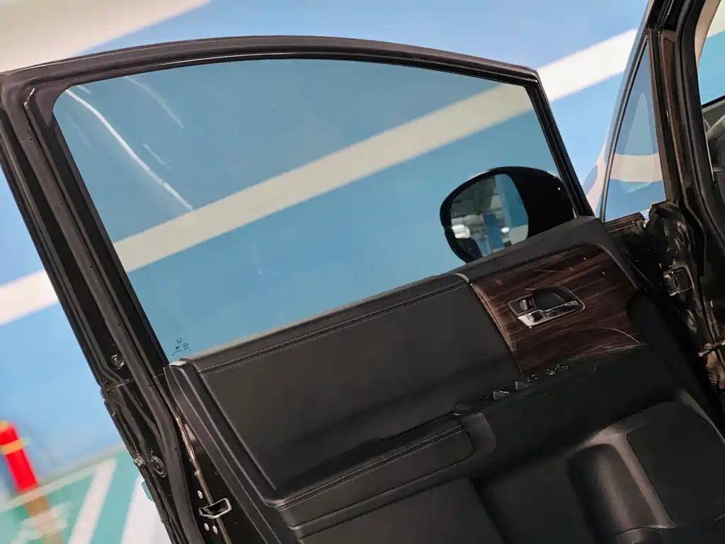 Elysion 2.4 L Luxury