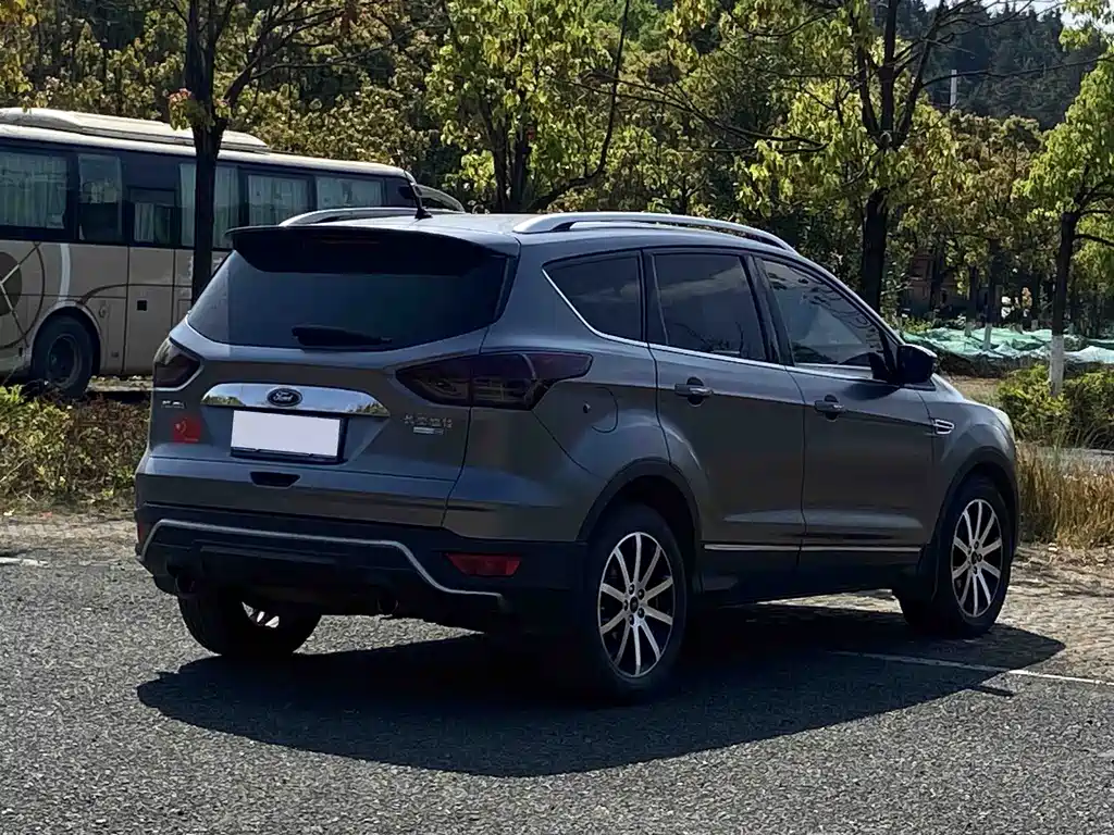 Kuga 1.5 L GTDi 4 WD Elite