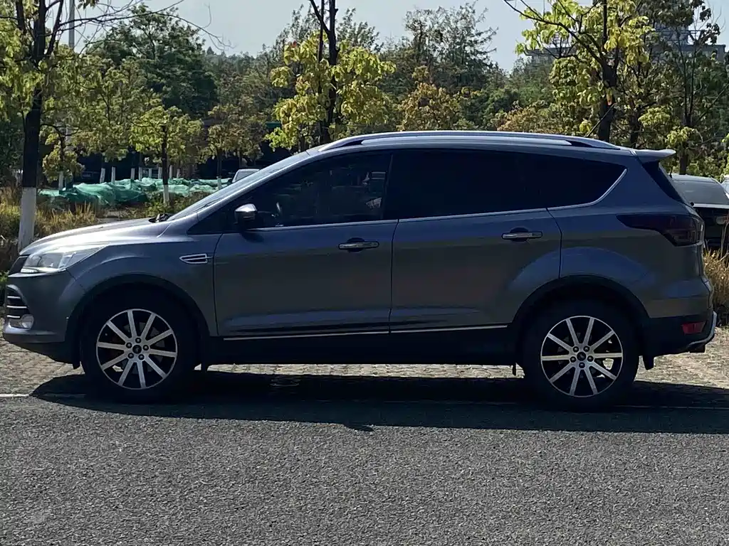 Kuga 1.5 L GTDi 4 WD Elite
