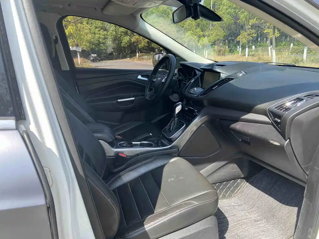 Kuga 1.5 L GTDi 4 WD Elite