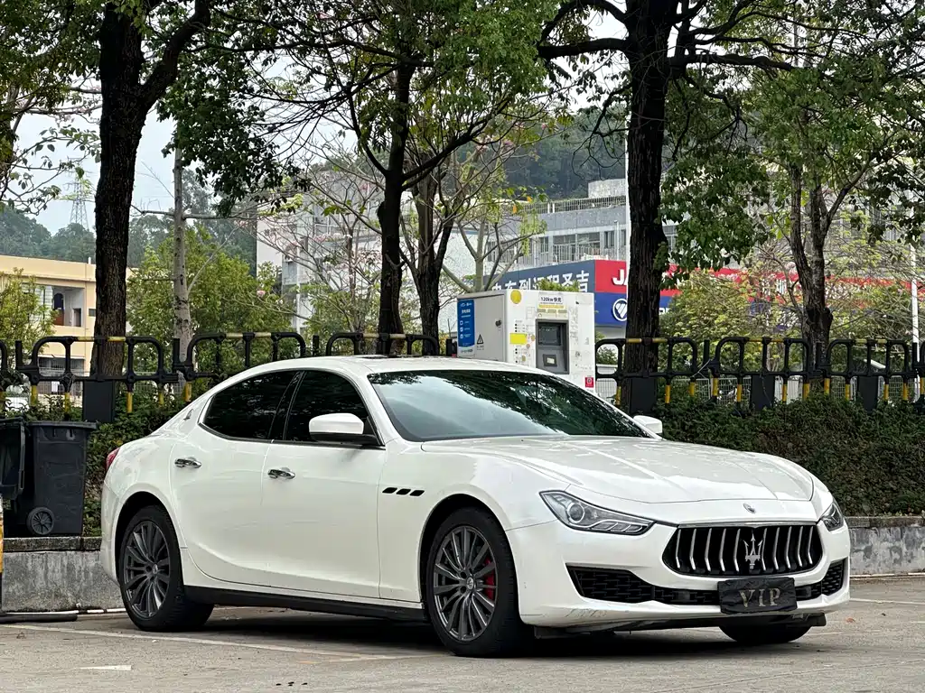 Ghibli 2.0 T Sharp Edge