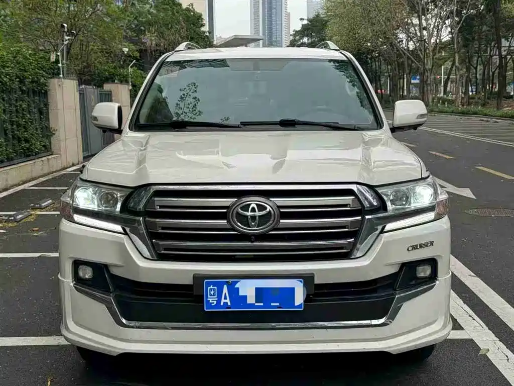 Land Cruiser (Import) 4.0 L V6 Middle East Base