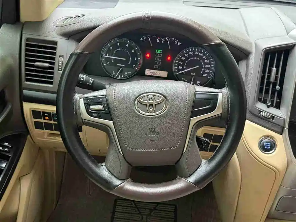 Land Cruiser (Import) 4.0 L V6 Middle East Base