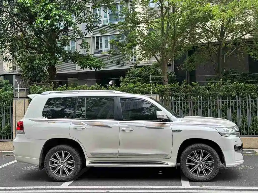 Land Cruiser (Import) 4.0 L V6 Middle East Base