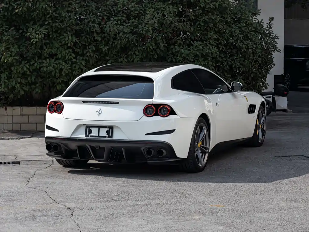 GTC4 Lusso 6.3 L V12