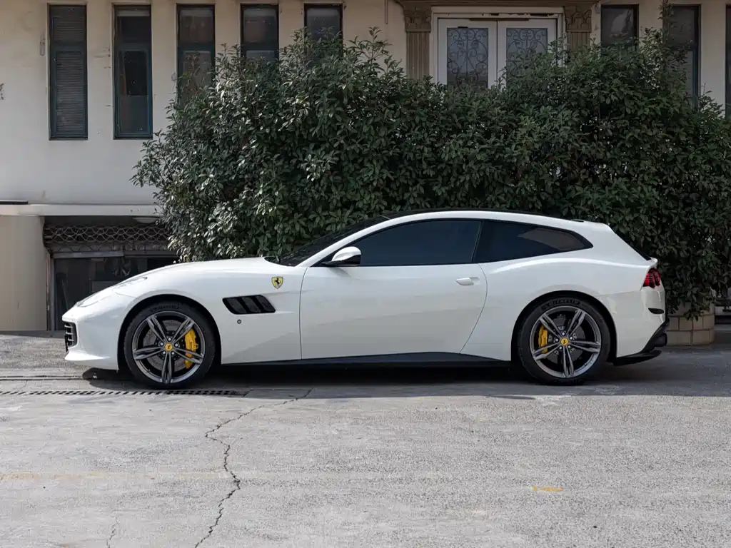 GTC4 Lusso 6.3 L V12