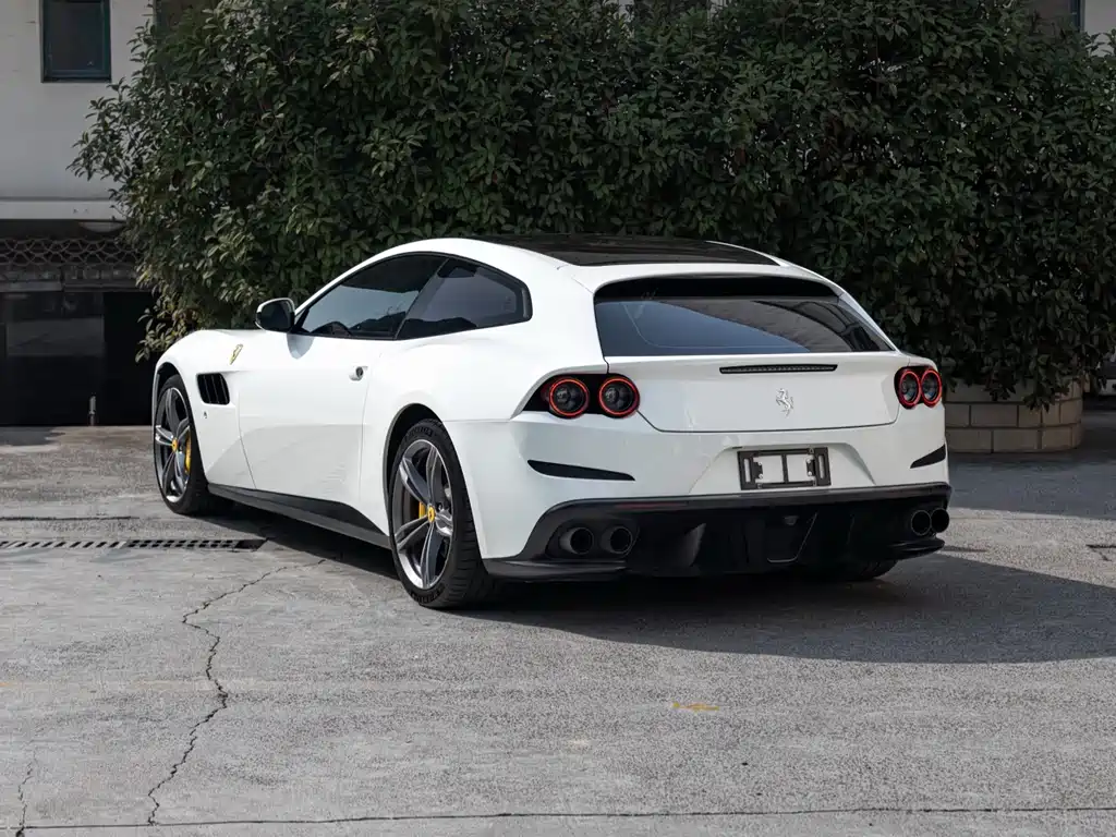 GTC4 Lusso 6.3 L V12