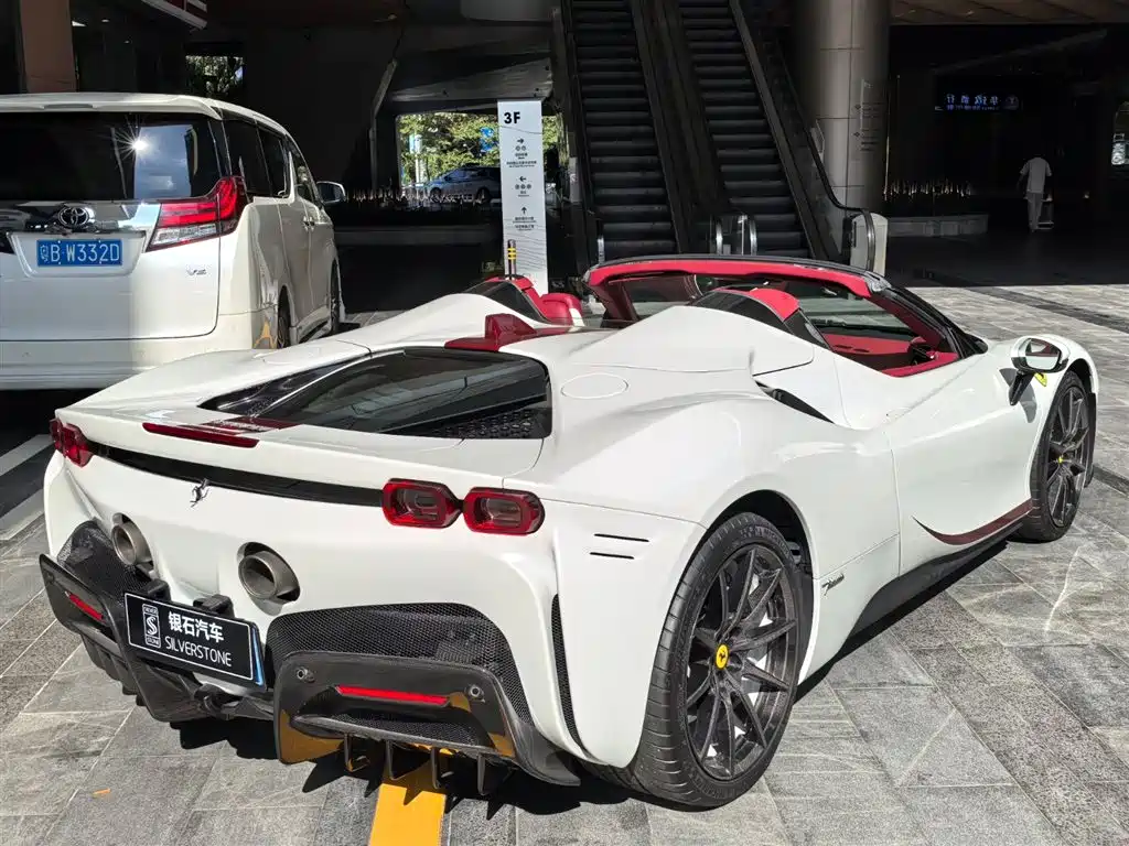 SF90 3.9 T V8 Spider