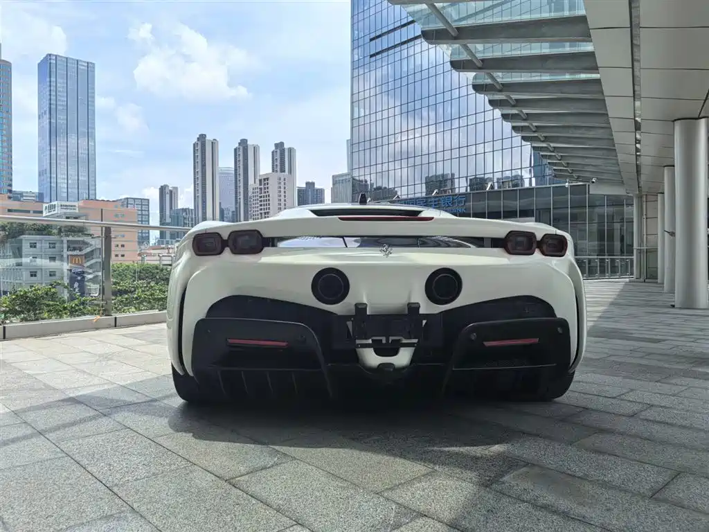 SF90 3.9 T V8 Stradale