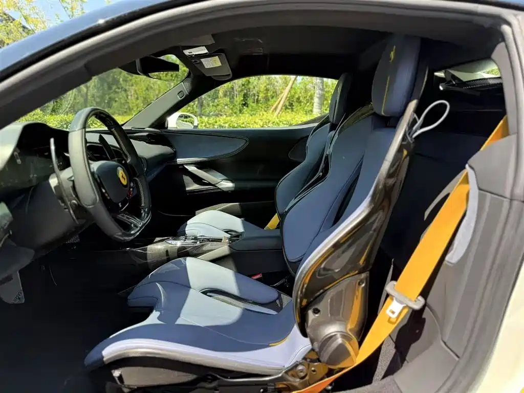 SF90 3.9 T V8 Stradale