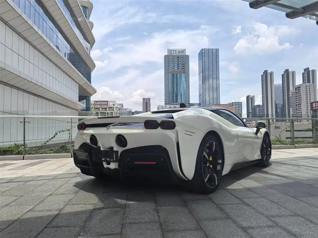 SF90 3.9 T V8 Stradale
