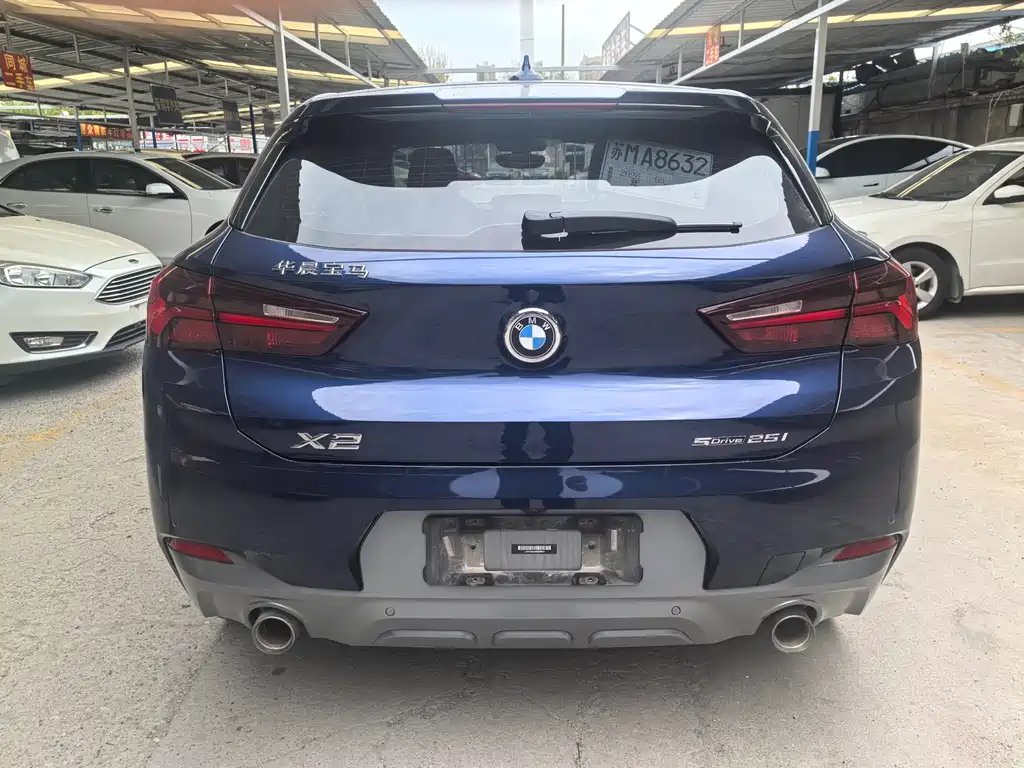 BMW X2 sDrive25 i Leading M Offroad Package