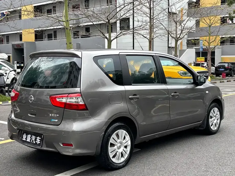 Nissan Livina 1.6 XE CVT Comfort