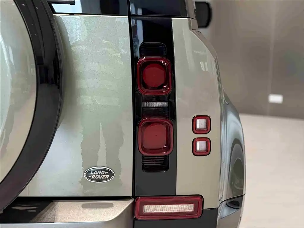 Land Rover Defender Facelift 110 3.0 T P400 X-DYNAMIC HSE