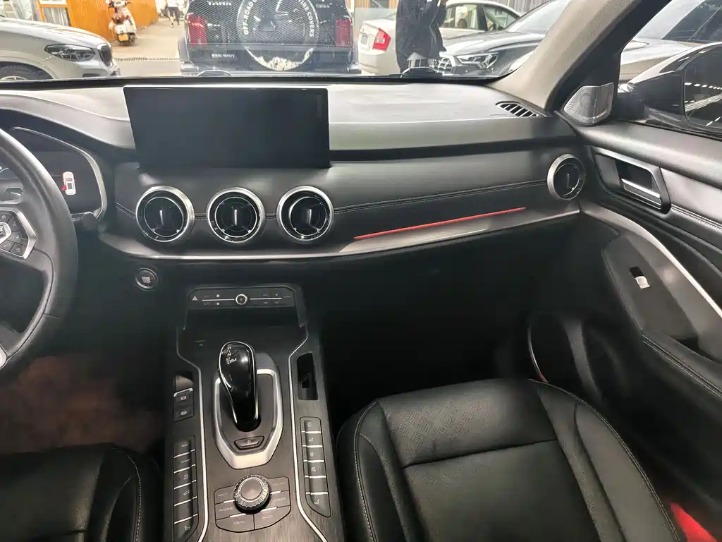 WEY VV6 2.0 T 2 WD Smart Enjoyment +