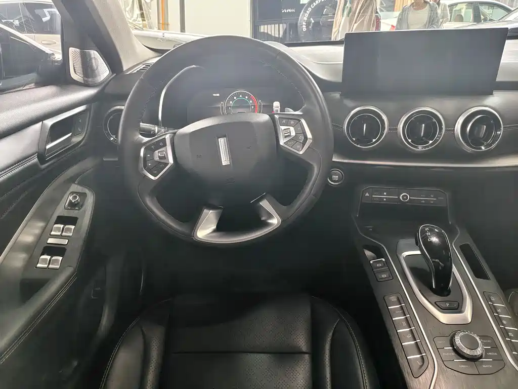 WEY VV6 2.0 T 2 WD Smart Enjoyment +