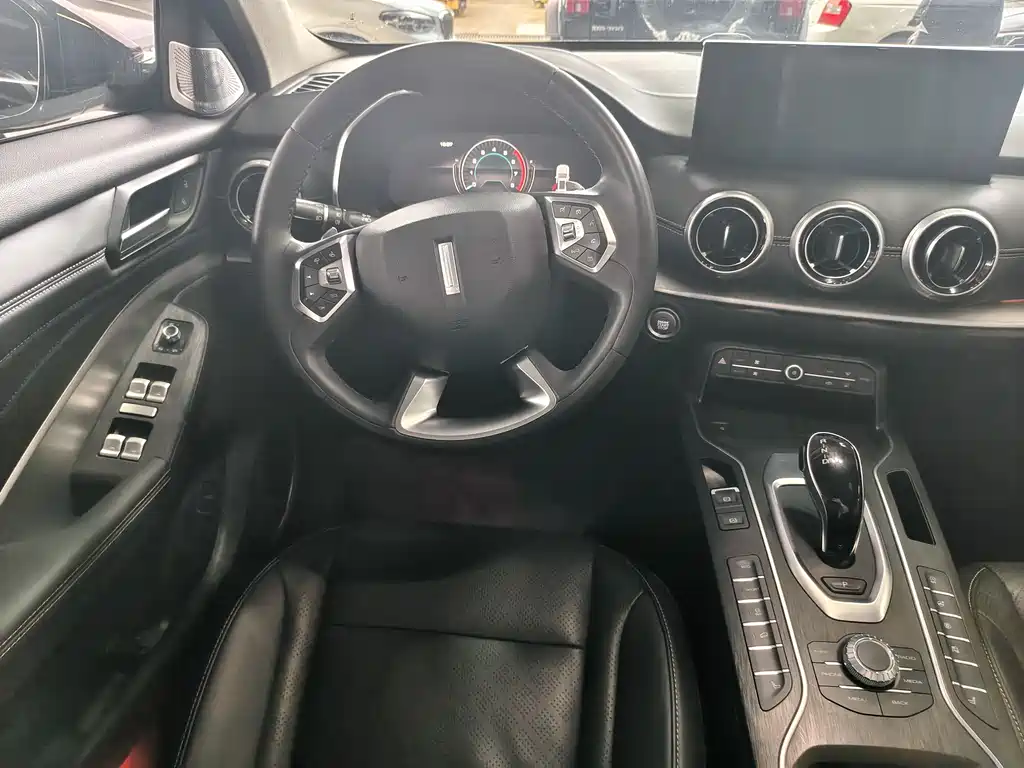 WEY VV6 2.0 T 2 WD Smart Enjoyment +