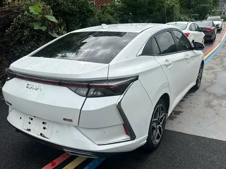 Dongfeng Yixuan 230 T Auto Dazzle