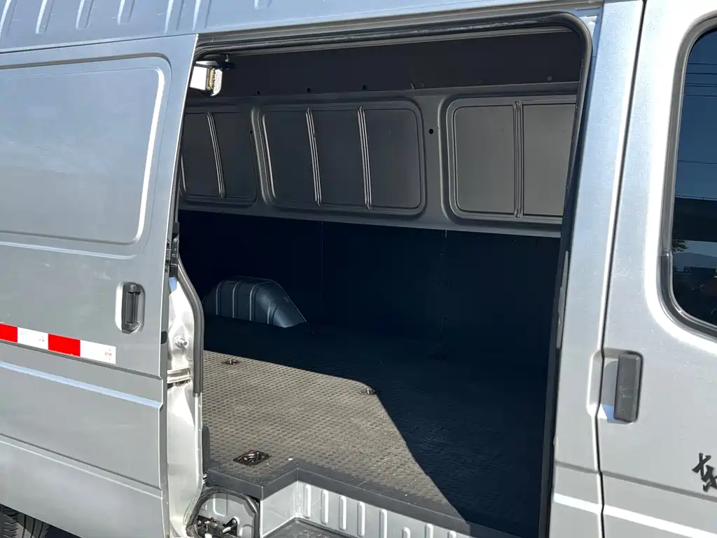 Transit Custom 2.8 T Space King Taurus LWB Mid High Roof Rear Single Tire 3-seat Diesel CN-VI JX493