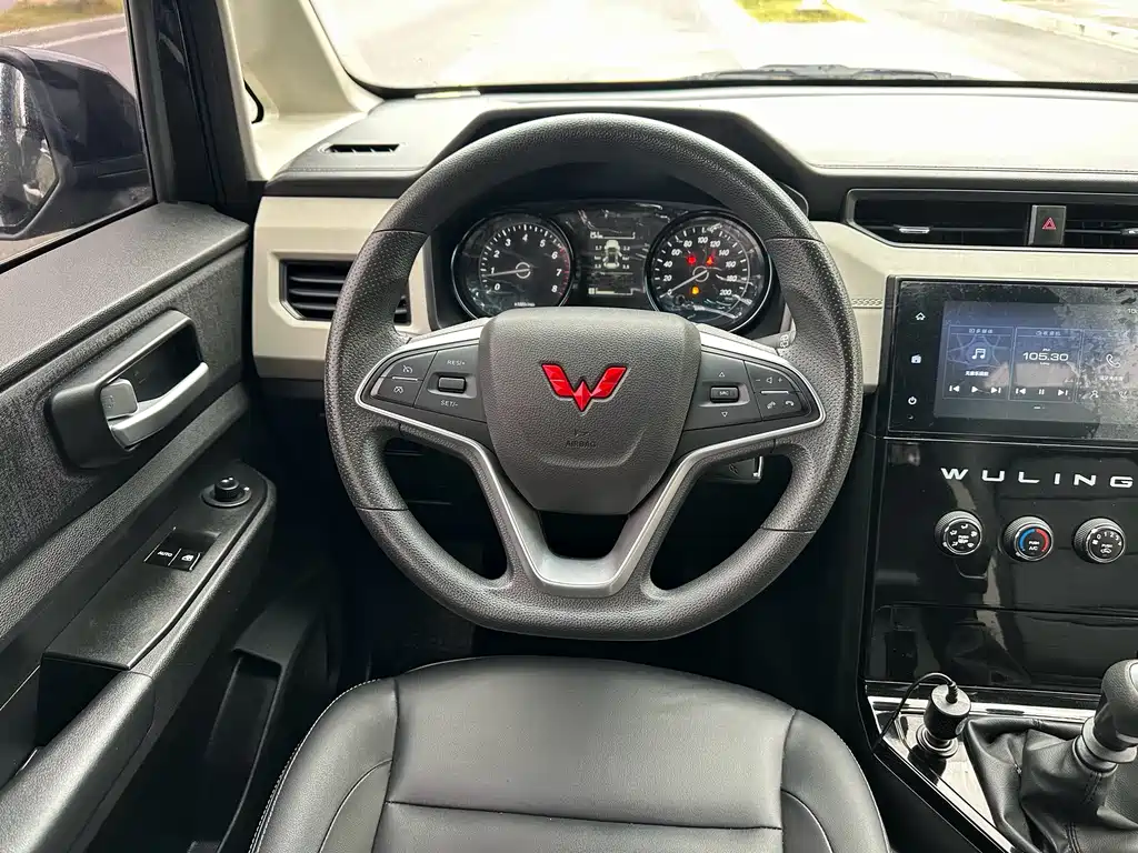 Wuling Journey 1.5 T Manual Luxury