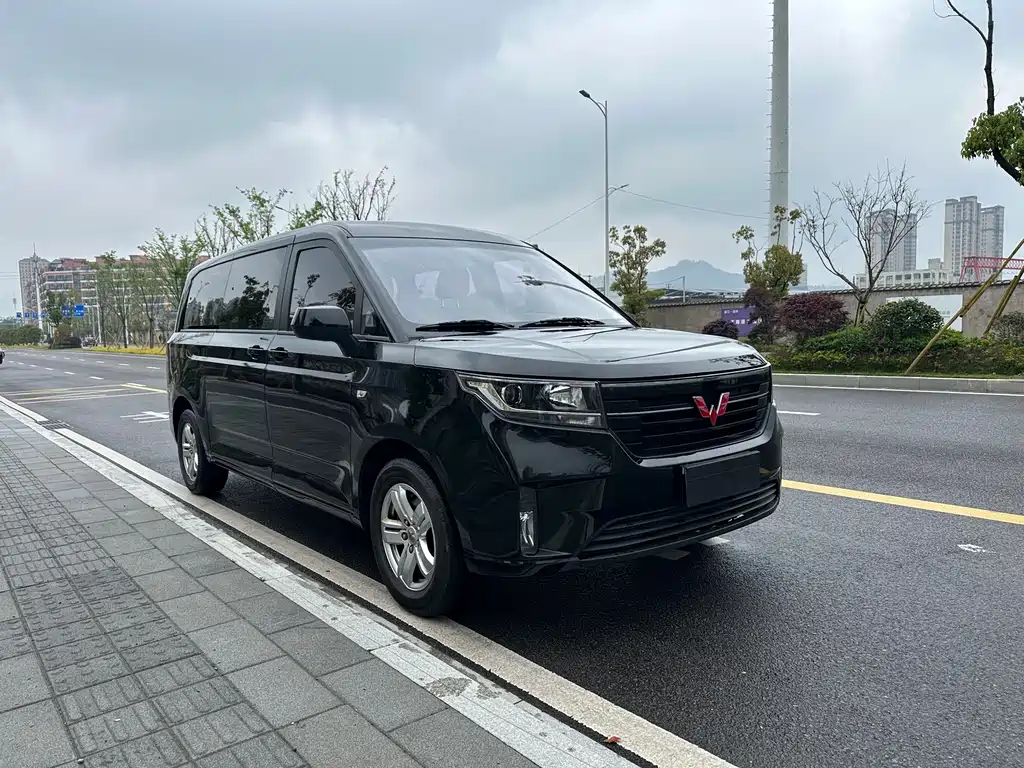 Wuling Journey 1.5 T Manual Luxury