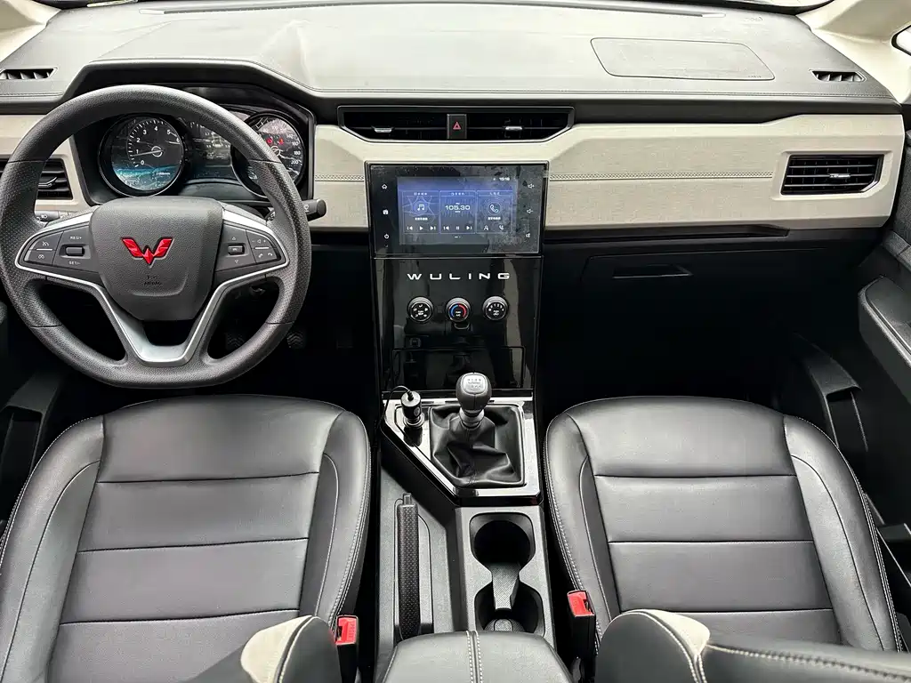 Wuling Journey 1.5 T Manual Luxury