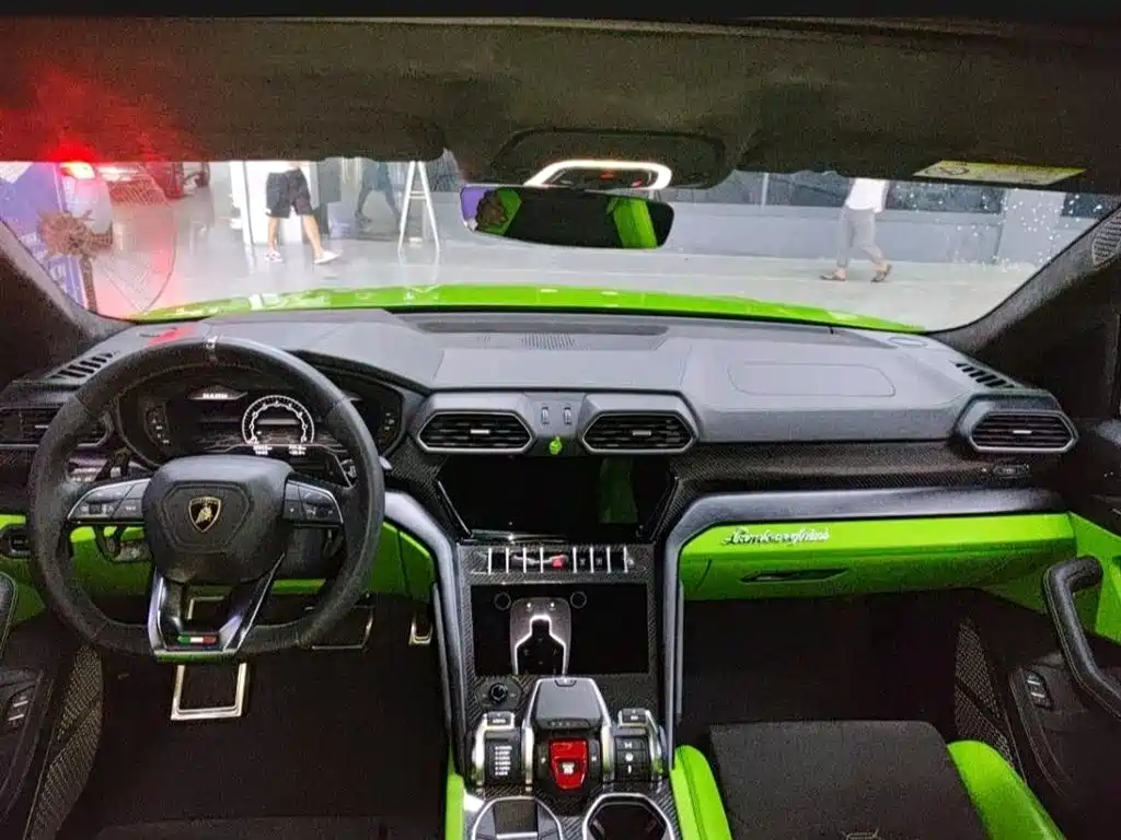 Urus 4.0 T V8