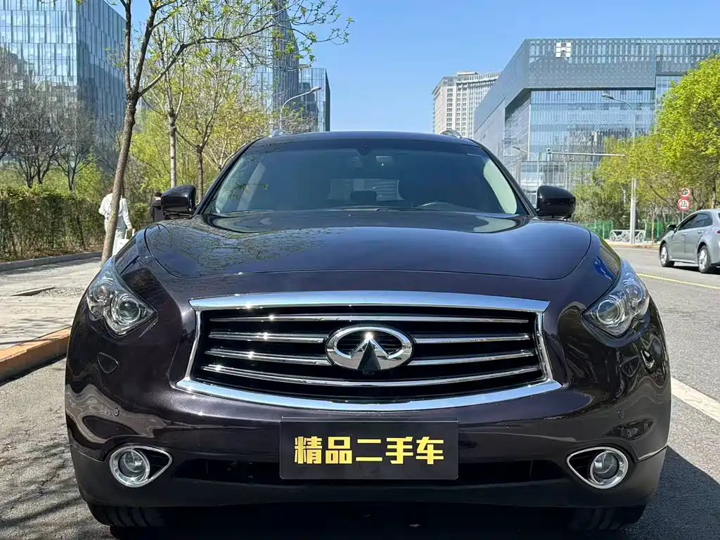Infiniti QX70 3.7 L Standard
