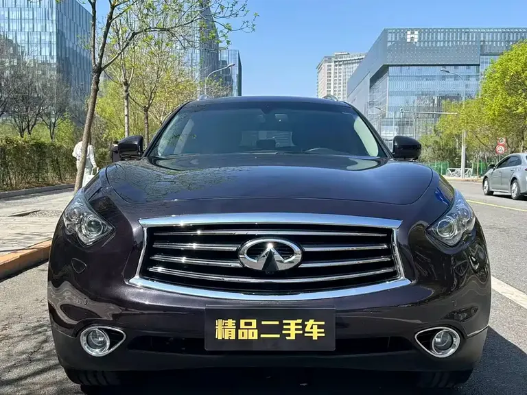 Infiniti QX70 3.7 L Standard