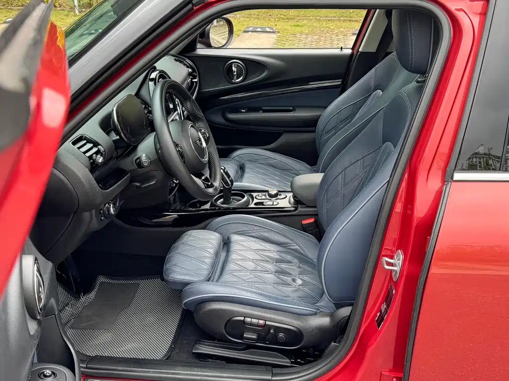 MINI CLUBMAN 1.5 T COOPER Connoisseur