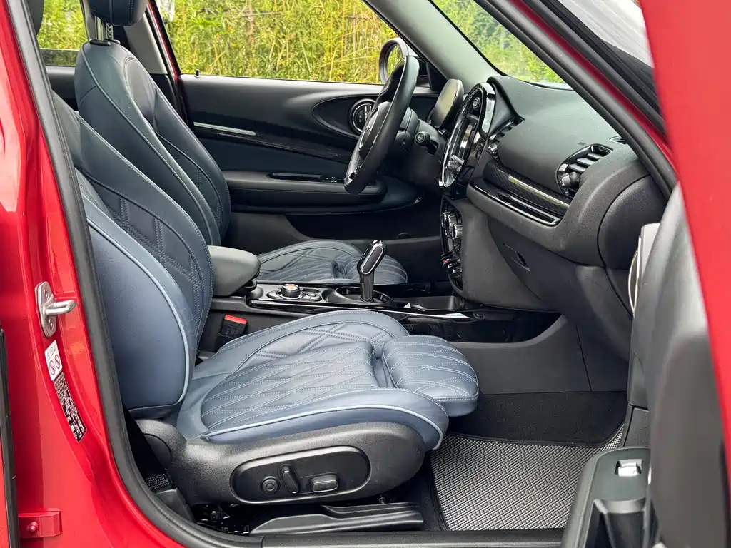 MINI CLUBMAN 1.5 T COOPER Connoisseur