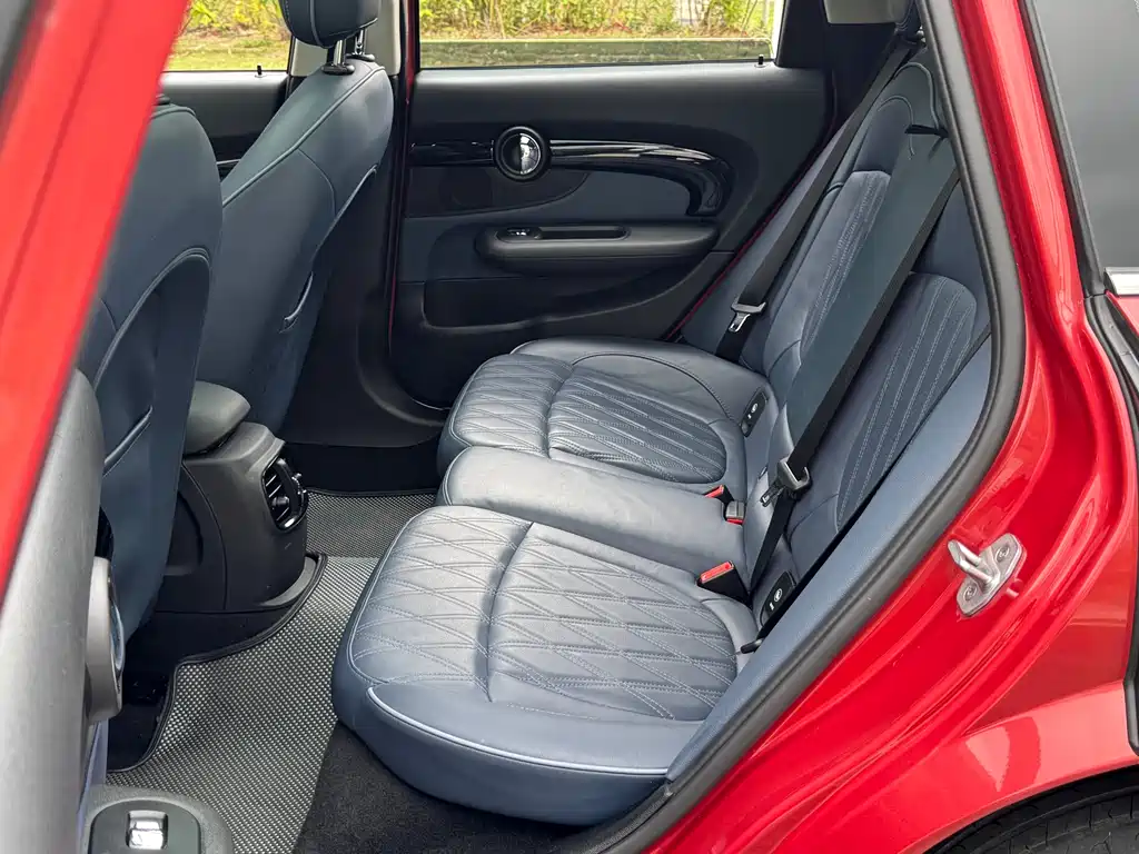 MINI CLUBMAN 1.5 T COOPER Connoisseur