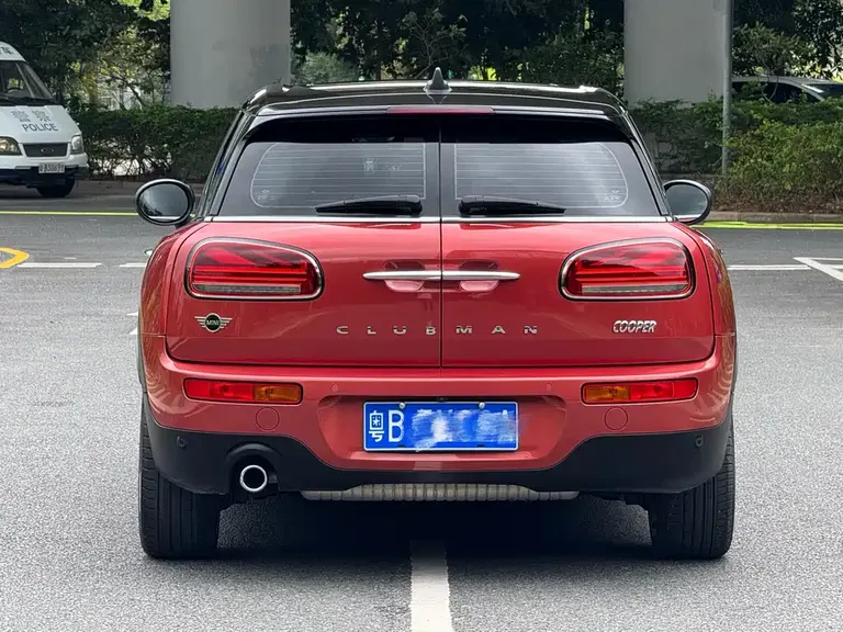 MINI CLUBMAN 1.5 T COOPER Connoisseur