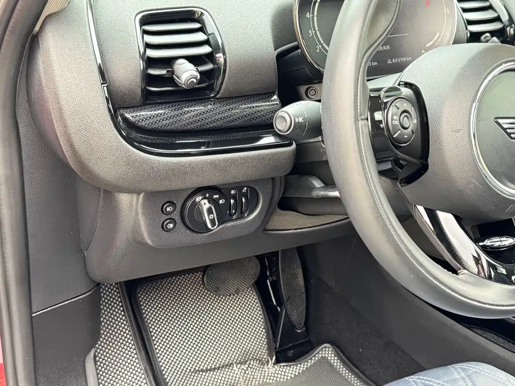 MINI CLUBMAN 1.5 T COOPER Connoisseur