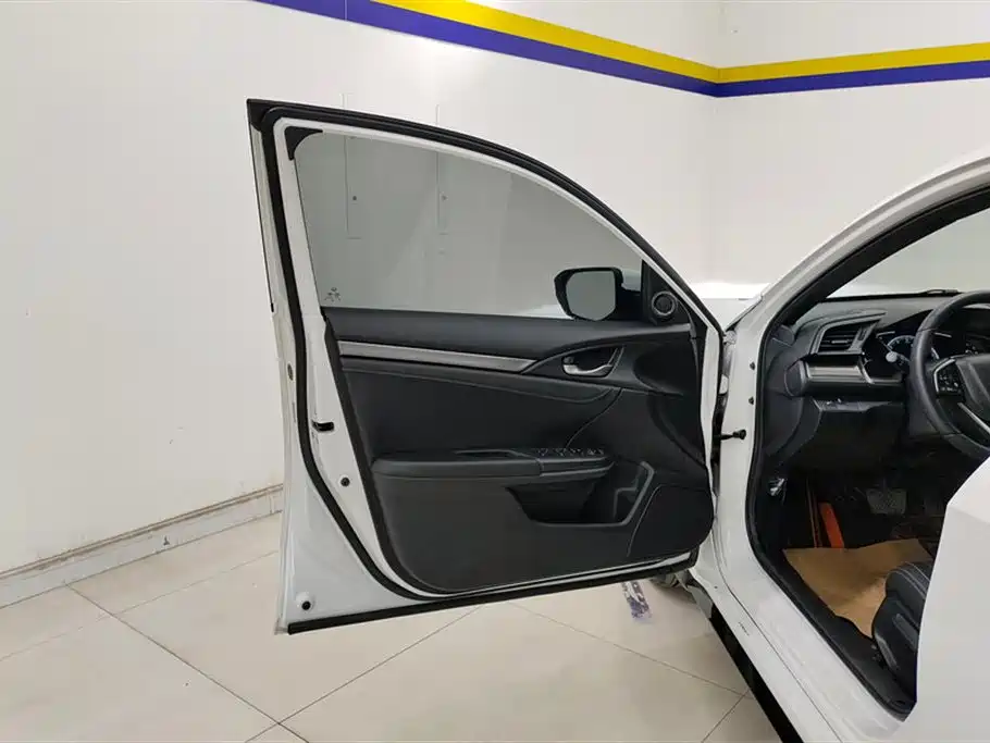 Civic HATCHBACK 220 TURBO CVT New Sharp Control