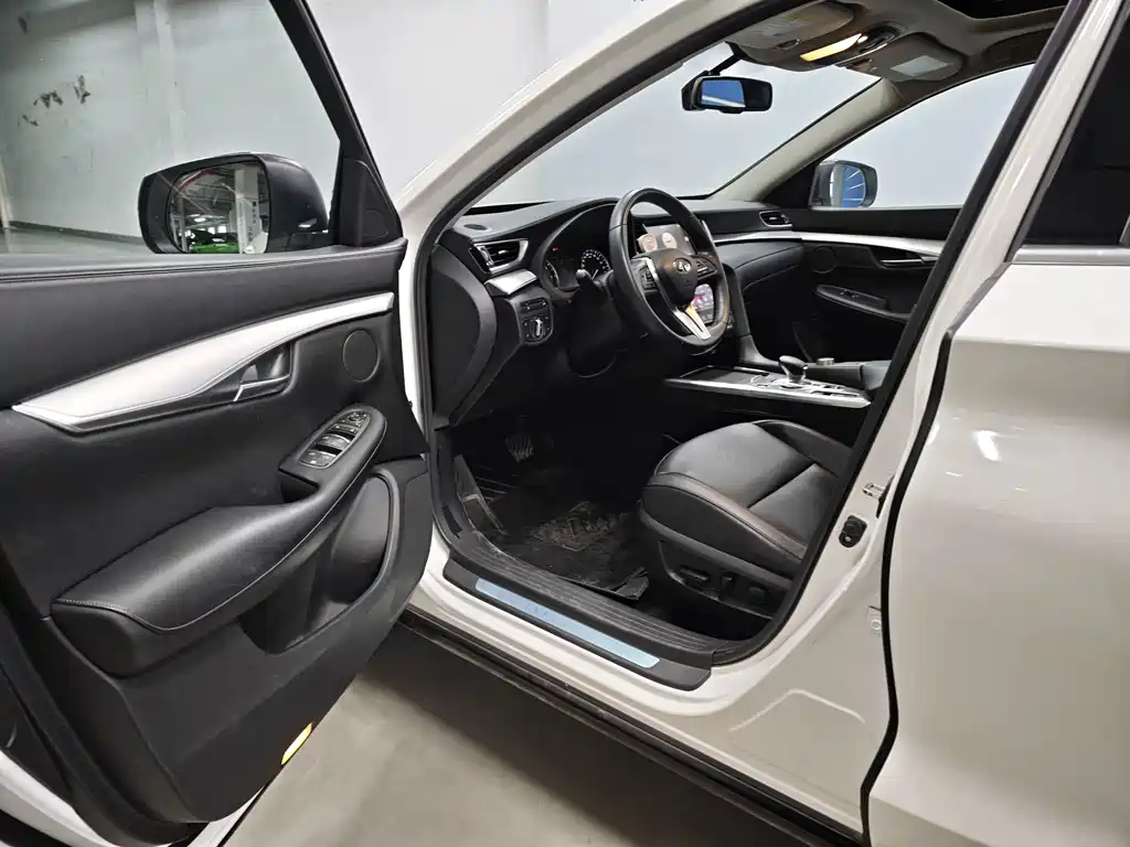 Infiniti QX50 2.0 T 2 WD Fashion