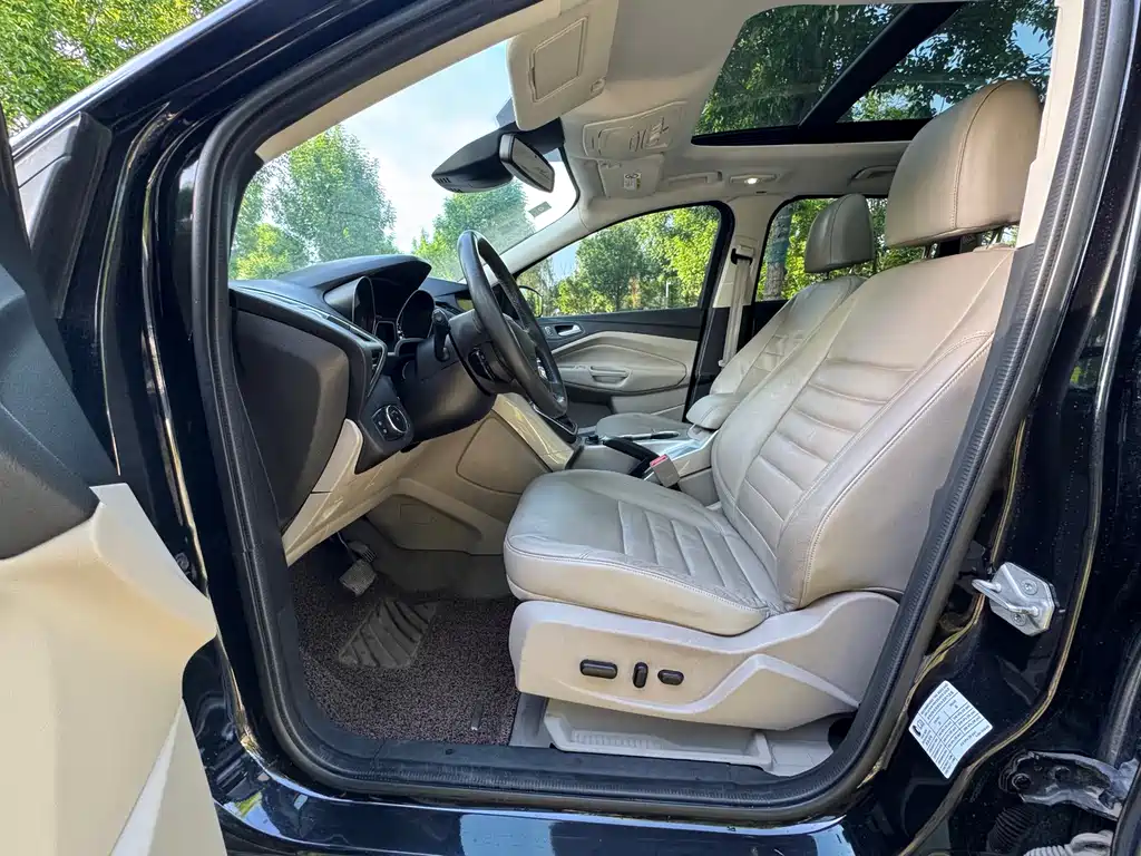Kuga 2.0 L GTDi 4 WD Distinguished
