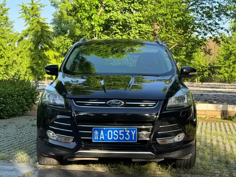Ford Kuga 2.0 L GTDi 4 WD Distinguished