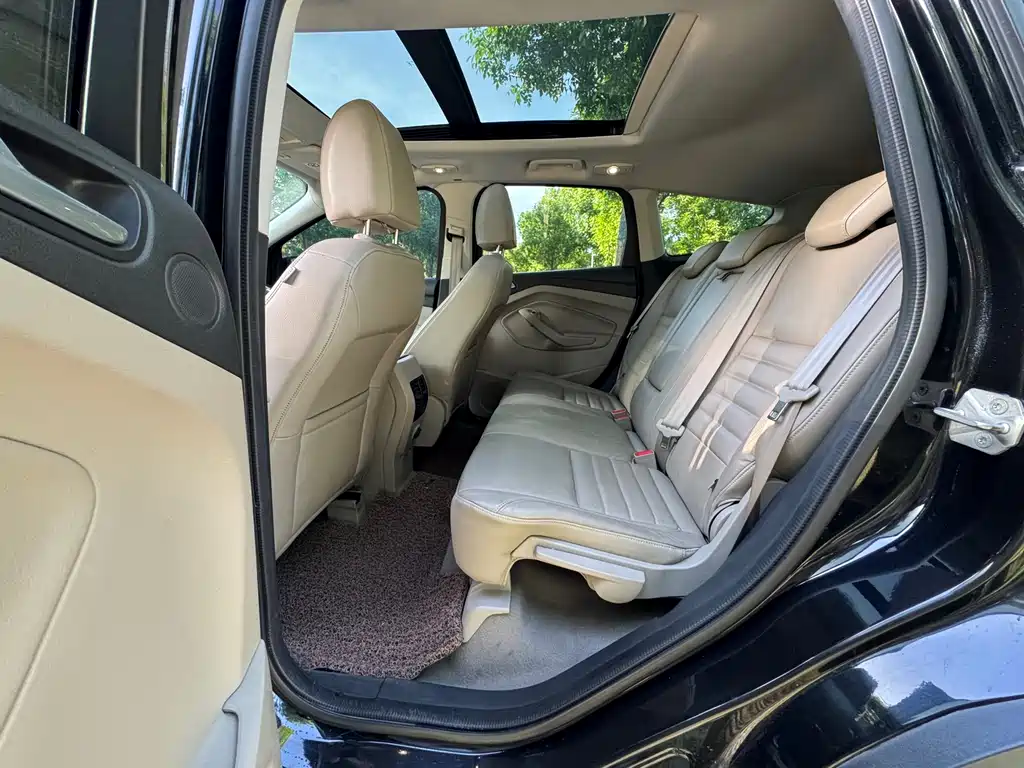 Kuga 2.0 L GTDi 4 WD Distinguished
