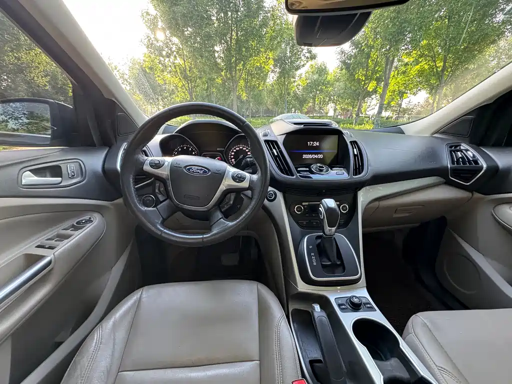 Kuga 2.0 L GTDi 4 WD Distinguished