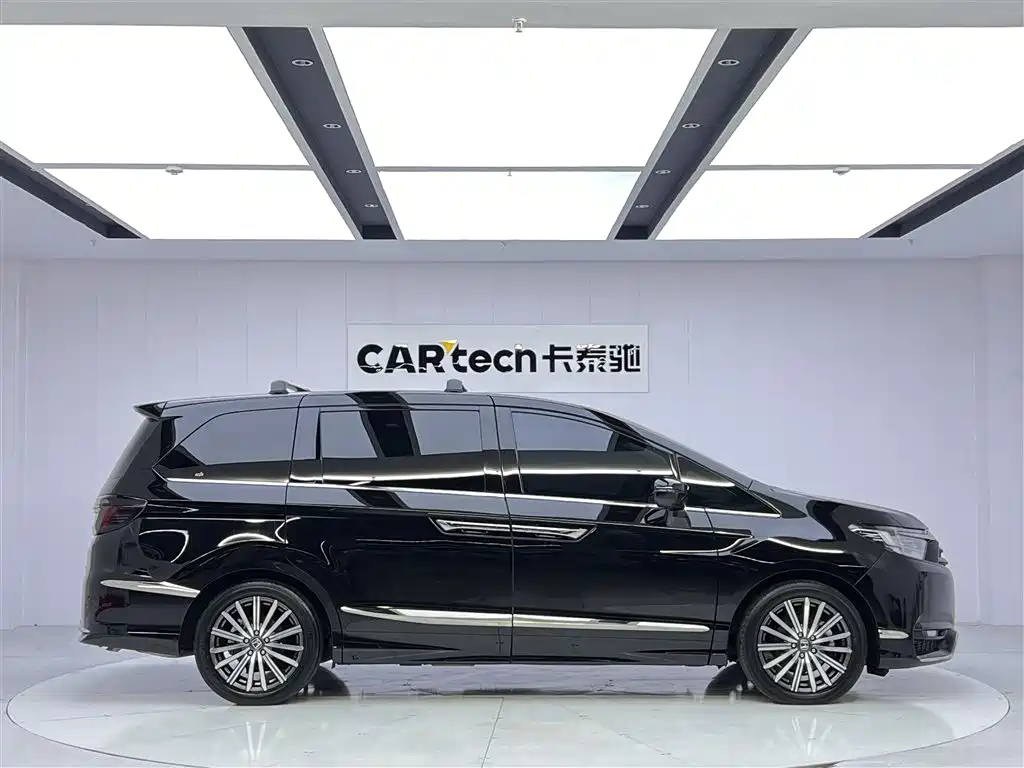 Elysion 2.0 L e:HEV Luxury